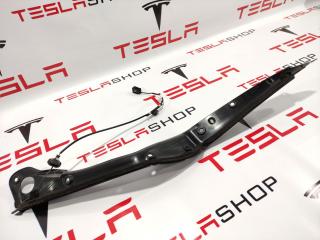 Накладка закрытия подъемной задней двери Tesla Model X 1 поколение 2016, 1037560-00-C