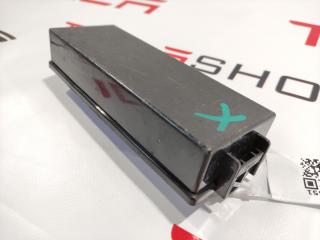 крышка блока предохранителей Tesla Model S 1 поколение 2015, 1004423-03-H