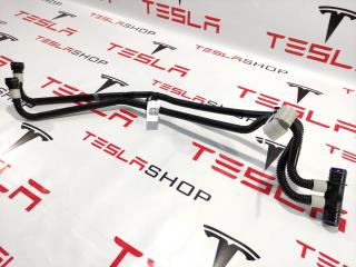 Патрубок системы охлаждения теплообменник (Chiller)-батарея Tesla Model 3 1 поколение 2020, 1077579-99-G, 1077579-00-C