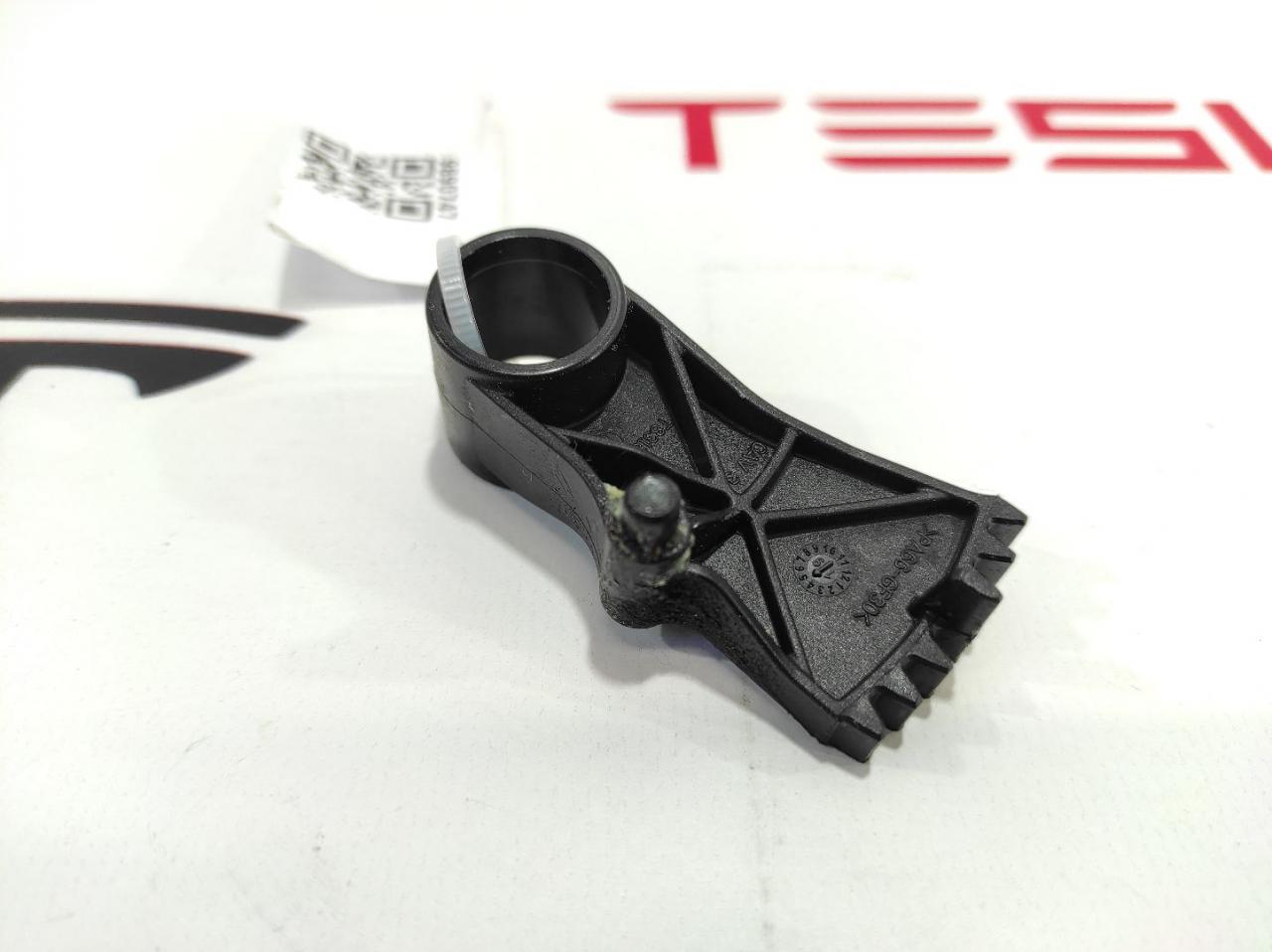 Рычаг механизма регулировки положения заслонок (печки) Tesla Model 3 1 поколение 2020, 1099999-00-H - фото №1