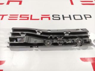 Кронштейн крепления дренажной трубки панорамной крыши Tesla Model S 1 поколение 2015, 1008372-00-E