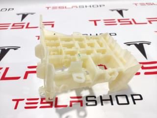 Кронштейн крепления фишек (разъемов) Tesla Model X 1 поколение 2016, 1043275-00-D