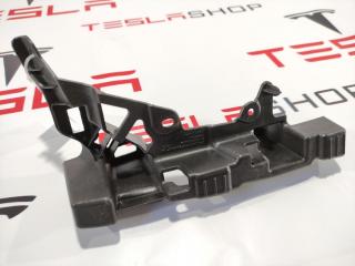 Кронштейн накладки, стойки C Tesla Model X 1 поколение 2016, 1056083-00-C, 1051825-00-B