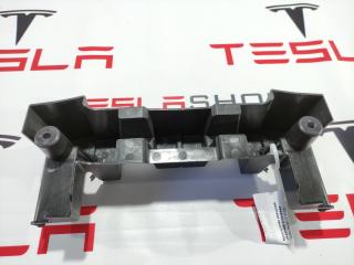 Кронштейн панели пола 2-го ряда сидений (6 мест) Tesla Model X 1 поколение 2016, 1059716-00-D