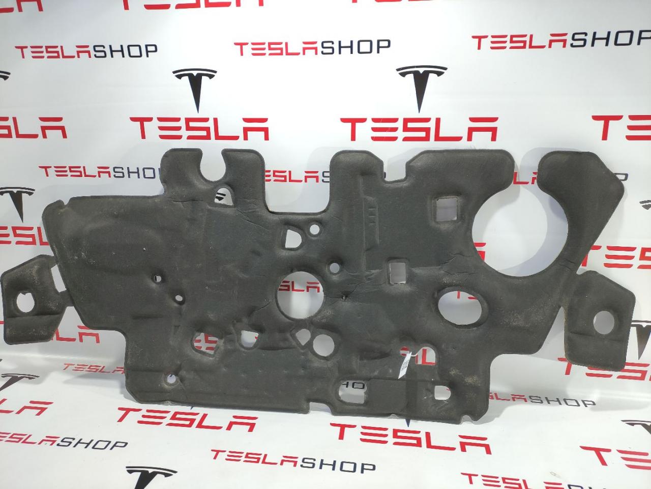 Шумоизоляция переднего мотора Tesla Model X 1 поколение 2016, 1048236-00-G - фото №1