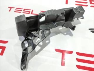 Кронштейн накладки, стойки C Tesla Model X 1 поколение 2016, 1056085-00-C, 1053724-00-C