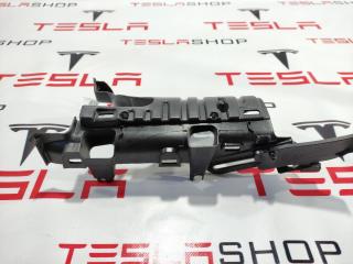 Кронштейн накладки, подъемной задней двери Tesla Model X 1 поколение 2016, 1055010-04-D