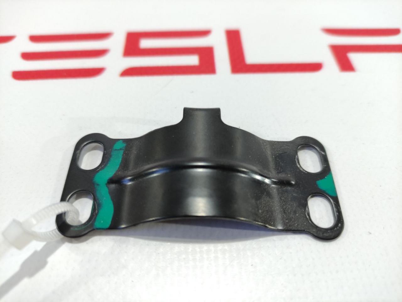 Пластина пружины подъемной задней двери Tesla Model X 1 поколение 2016, 1050964-00-B - фото №1