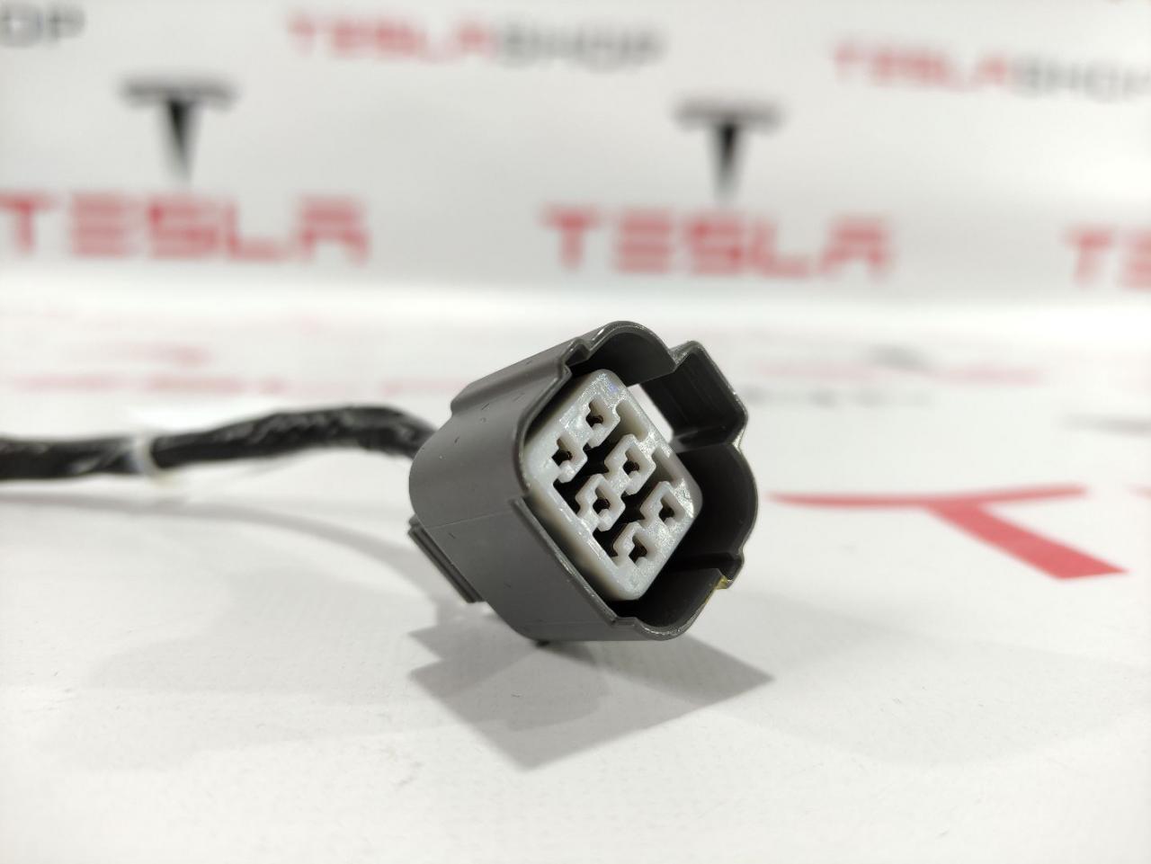 разъем (фишка) проводки Tesla Model S 1 поколение 2015 - фото №1