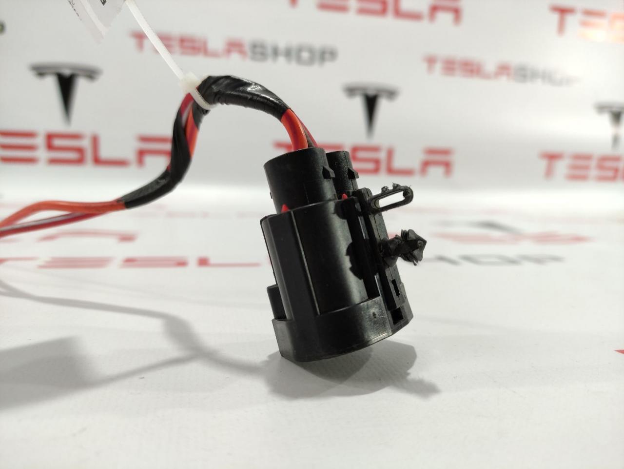 разъем (фишка) проводки Tesla Model S 1 поколение 2014, 1009096-00-G - фото №1
