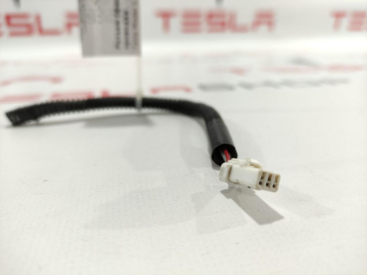 разъем (фишка) проводки Tesla Model S 1 поколение 2014, 1009096-00-G - фото №1