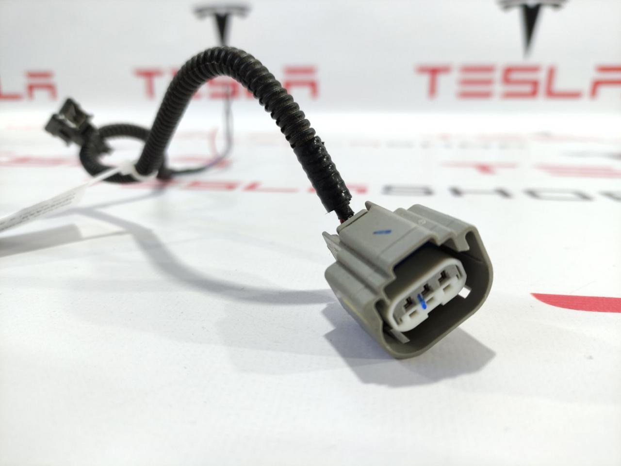 разъем (фишка) проводки Tesla Model S 1 поколение 2015, 1009096-00-G - фото №1