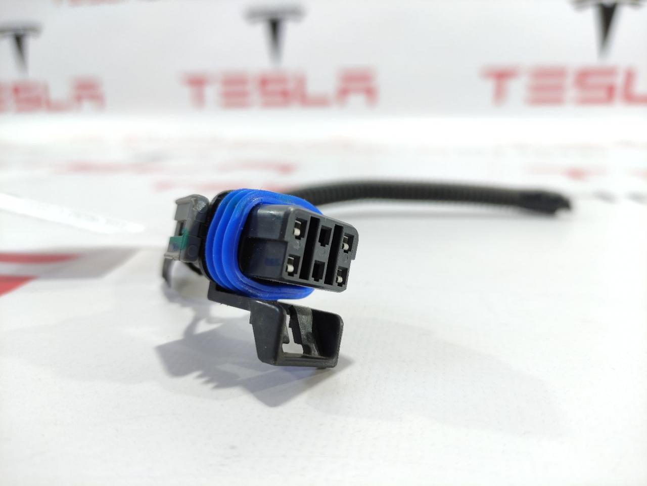 разъем (фишка) проводки Tesla Model S 1 поколение 2015, 1009096-00-G - фото №1