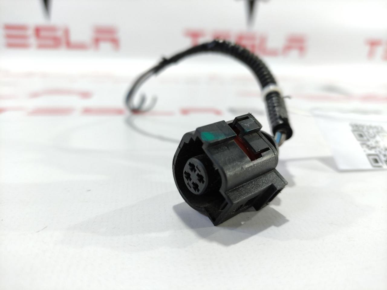 разъем (фишка) проводки Tesla Model S 1 поколение 2015, 1009096-00-G, 42123600 - фото №1