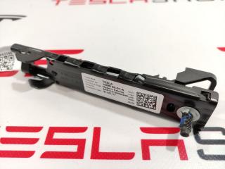Кронштейн крепления ремня безопасности Tesla Model 3 1 поколение 2019, 1068130-01-A