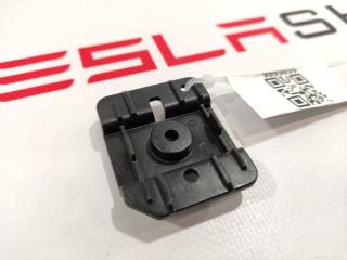 Кронштейн крепления козырька солнцезащитного Tesla Model 3 1 поколение 2019, 1090081-00-E