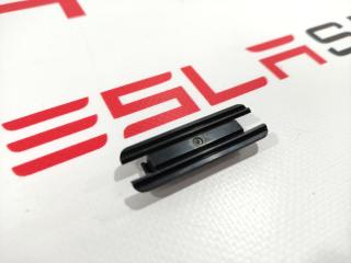 Заглушка пластиковая крышки багажника Tesla Model S 1 поколение [рестайлинг] 2018, 1061808-00-B