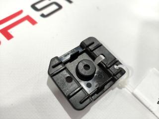 Кронштейн крепления козырька солнцезащитного Tesla Model 3 1 поколение 2019, 1090081-00-E