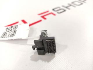 Крепление кнопки открытия крышки багажника Tesla Model S 1 поколение [рестайлинг] 2020, 1013417-00-B