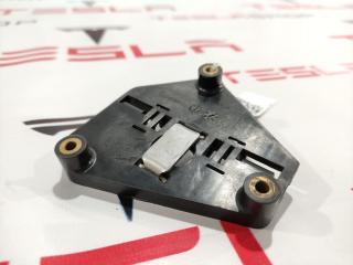 Кронштейн мотора привода люка Tesla Model S 1 поколение [рестайлинг] 2016, 1003242-00-A