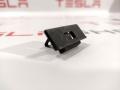 Клипса крепления уплотнителя внутреннего стекла двери Tesla Model S 1 поколение 2015, 1005783-00-B - фото №3