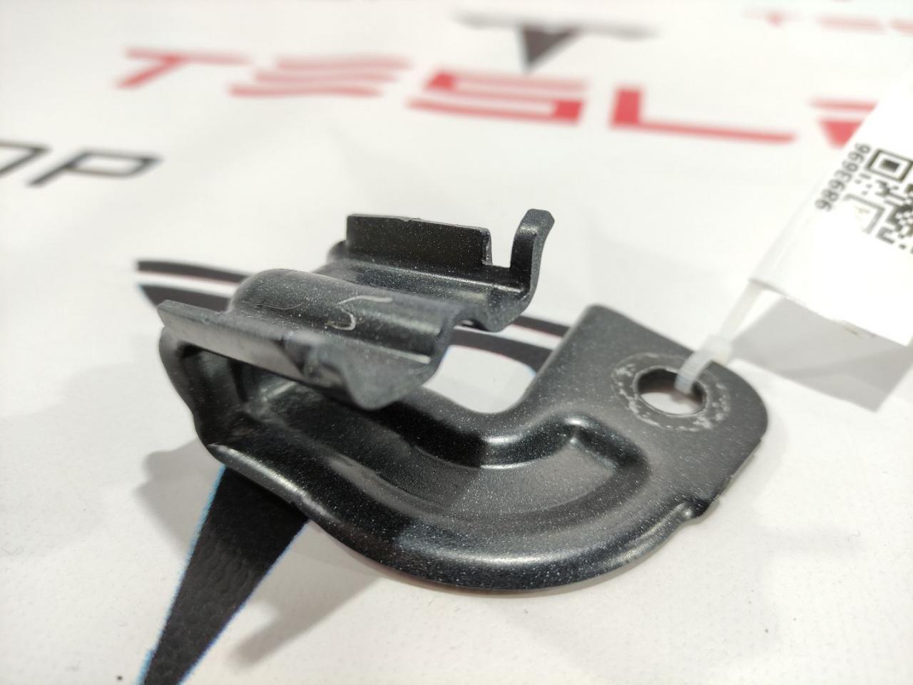 Кронштейн насоса системы охлаждения Tesla Model X 1 поколение 2015, 1035348-00-Z - фото №1