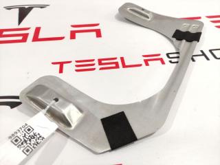 Кронштейн крепления накладки декоративной под руль Tesla Model X 1 поколение 2020, 1054654-00-C
