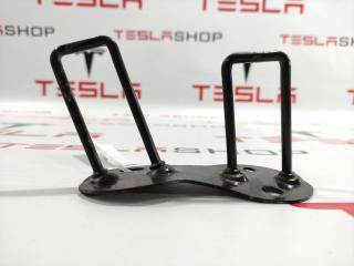 петля замка капота Tesla Model S 1 поколение 2015, 6007202-00-C