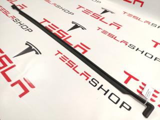 Уплотнитель подъемной задней двери Tesla Model X 1 поколение 2016, 1069010-00-B, 1069010-00-C