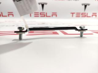 направляющая ремня безопасности Tesla Model S 1 поколение 2014, 1118318-00-A