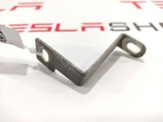 Кронштейн крепления контакта минус Tesla Model 3 1 поколение 2019, 1078345-00-A