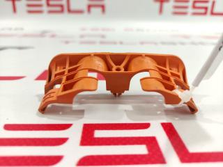 Кронштейн высоковольтного разъёма Tesla Model 3 1 поколение 2019, 1109008-00-C