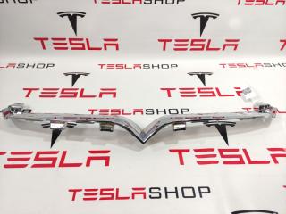 Накладка V-образная декоративная переднего гриля хром (птичка) Tesla Model S 1 поколение [рестайлинг] 2020, 1065233-00-D