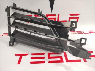 люверс переднего бампера правый Tesla Model S 1 поколение [рестайлинг] 2020, 105800700J