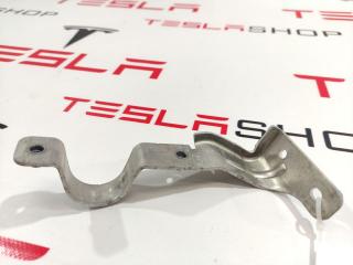 Кронштейн крепления 4-ходового клапана Tesla Model S 1 поколение 2016, 1031699-00-C, 1486477-00-A