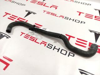 Шланг охлаждающей жидкости от насоса до расширительного бачка Tesla Model S 1 поколение 2016, 1037855-00-C