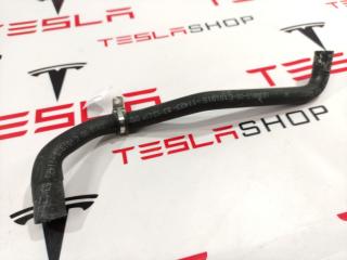 Шланг охлаждающей жидкости от 4-ходового до расшир. бачка Tesla Model S 1 поколение 2016, 1030816-00-E