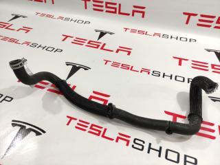 Шланг системы охлаждения от клапана 4-ходового до клапана Tesla Model S 1 поколение 2016, 1030814-00-C