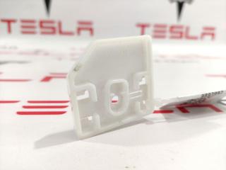 Кронштейн крепления солнцезащитного козырька Tesla Model S 1 поколение 2012, 1050619-07-A, 1013831-00-E