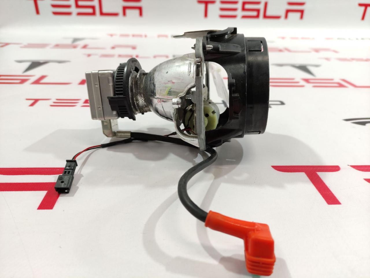 Регулятор угла наклона главной фары Tesla Model S 1 поколение 2015 - фото №1