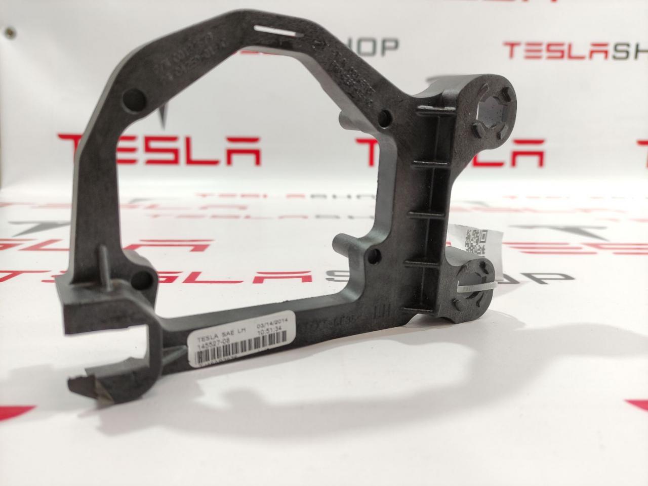 Кронштейн регулятора угла наклона главной фары Tesla Model S 1 поколение 2015 - фото №1