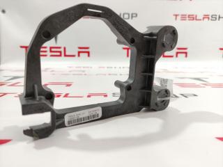 Кронштейн регулятора угла наклона главной фары Tesla Model S 1 поколение 2015