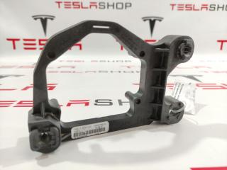 Кронштейн регулятора угла наклона главной фары Tesla Model S 1 поколение 2015