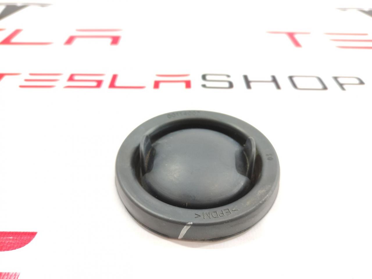 Заглушка резиновая главной фары Tesla Model S 1 поколение 2015, 114007 - фото №1
