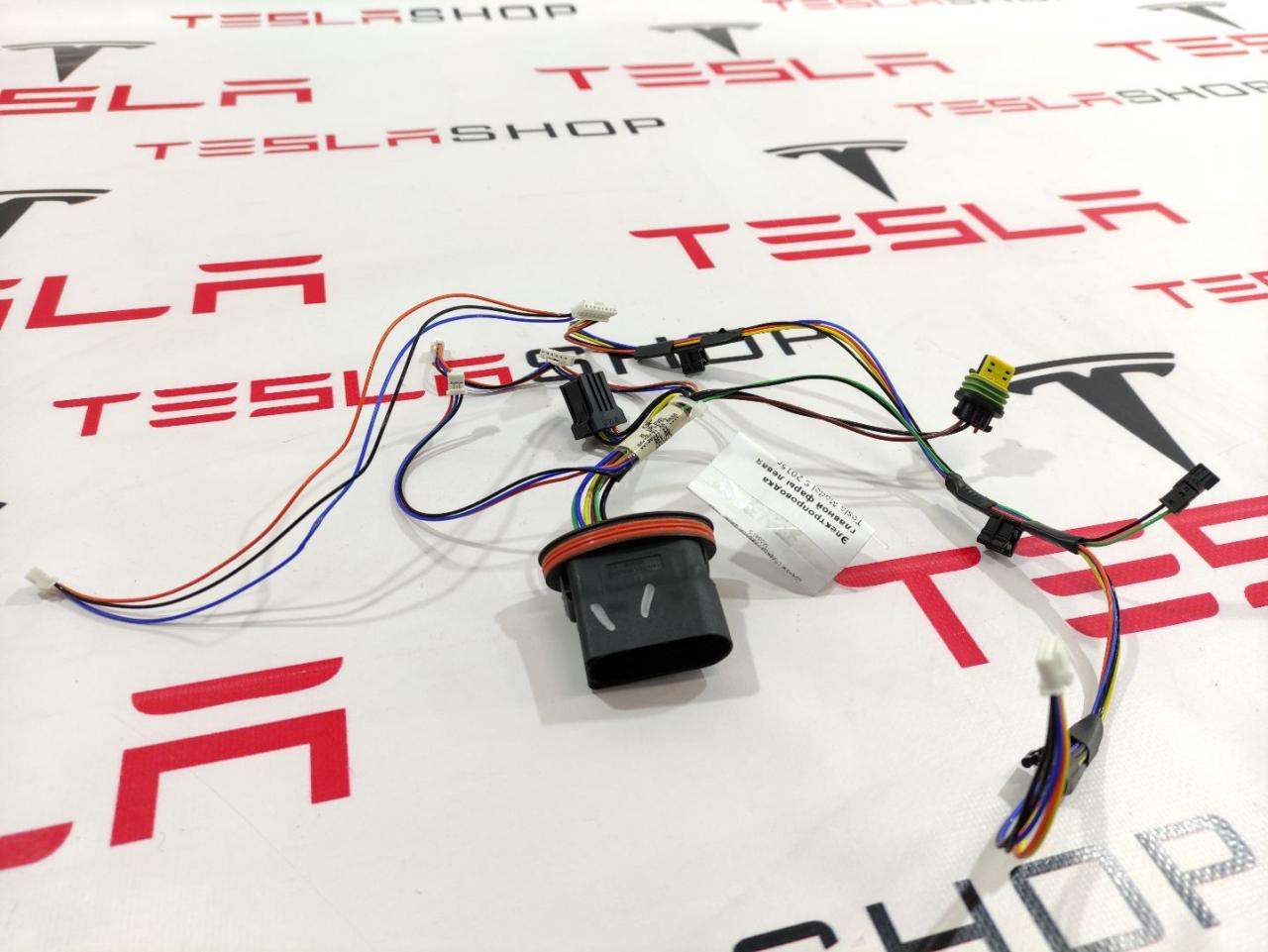Электропроводка главной фары Tesla Model S 1 поколение 2015 - фото №1