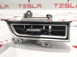 Воздуховод центральной панели (пассажирский) Tesla Model S 1 поколение 2015, 1061734-00-B, 1007825-00-C, 1096880-00-B