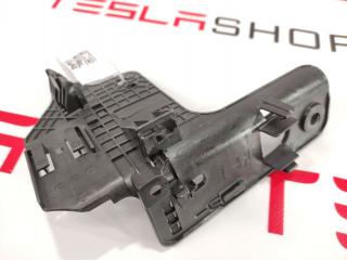 кронштейн (крепление) Tesla Model S 1 поколение 2016, 1052301-00-B