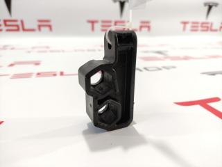 Кронштейн крепления тормозной трубки Tesla Model S 1 поколение 2016, 6008136-00-C