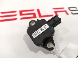 Датчик удара (давления воздуха) Tesla Model S 1 поколение 2015, 1005275-00-A