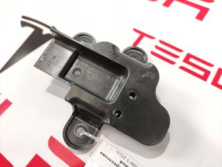 Кронштейн крепления ручки Tesla Model S 1 поколение 2015, 1008404-00-C